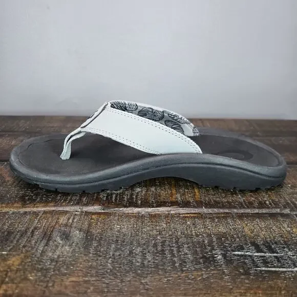 NEW OluKai Ohana Mens Size 7 Slip On Flip Flops Beach Sandals Foam Gray Black